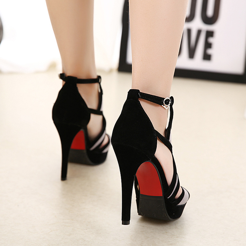 Modische europäische Sandalen  – Wide Fit Heels Bewertung und Preis